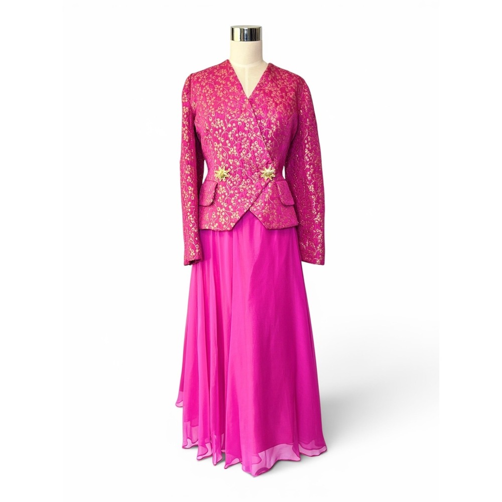Vintage 90s Elegant Pink and Gold Brocade Skirt Set with Statement Buttons 12